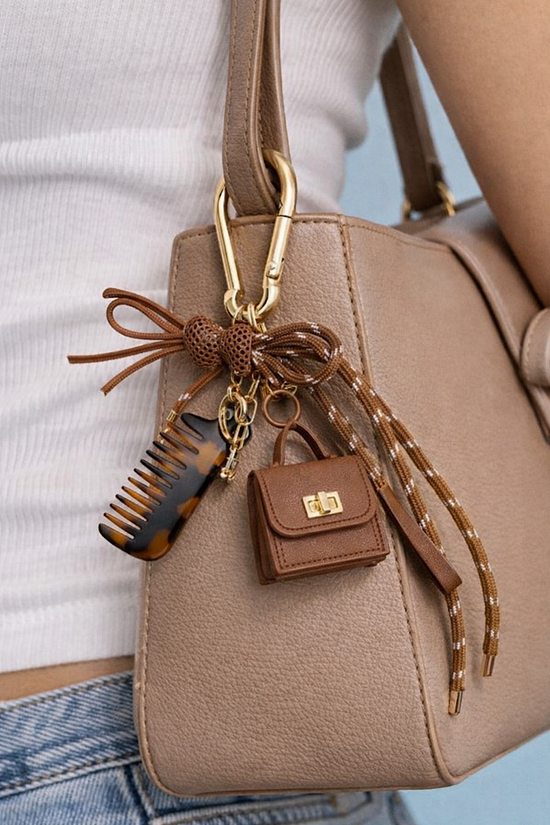 LLAVERO CHARM BOLSITO + PEINE