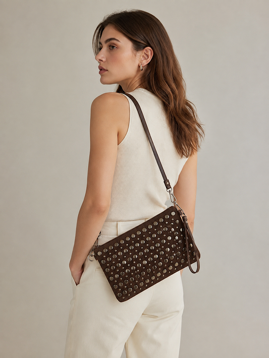 BOLSO DE MANO TACHAS