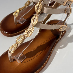 SANDALIA TROYA DETALLE DORADO BEIGE