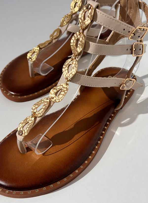 SANDALIA TROYA DETALLE DORADO BEIGE