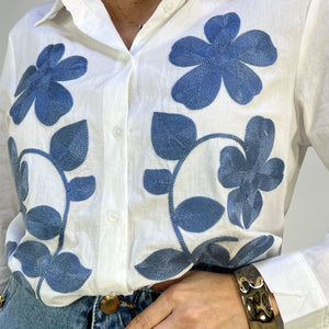 CAMISA CON BORDADO FLORAL