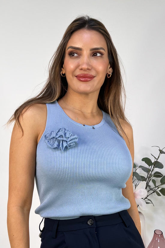 TOP TRÄGERTOP BLUMENDETAIL