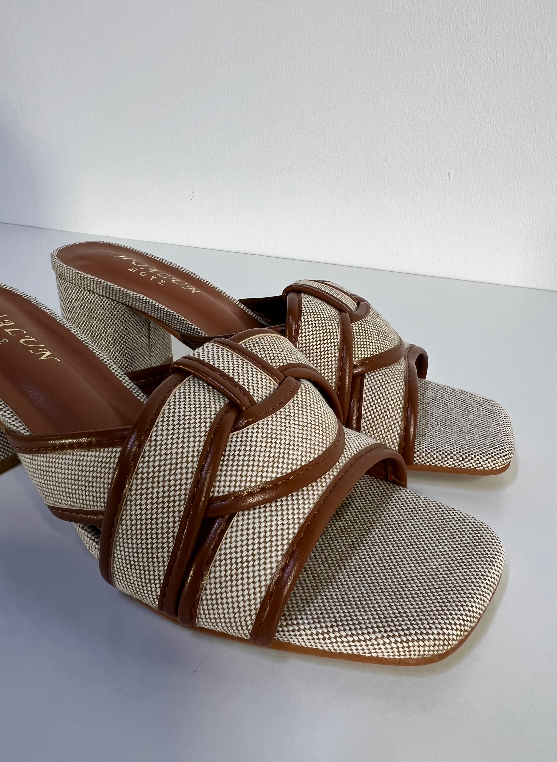 SANDALIA TACON ROMINA CAMEL