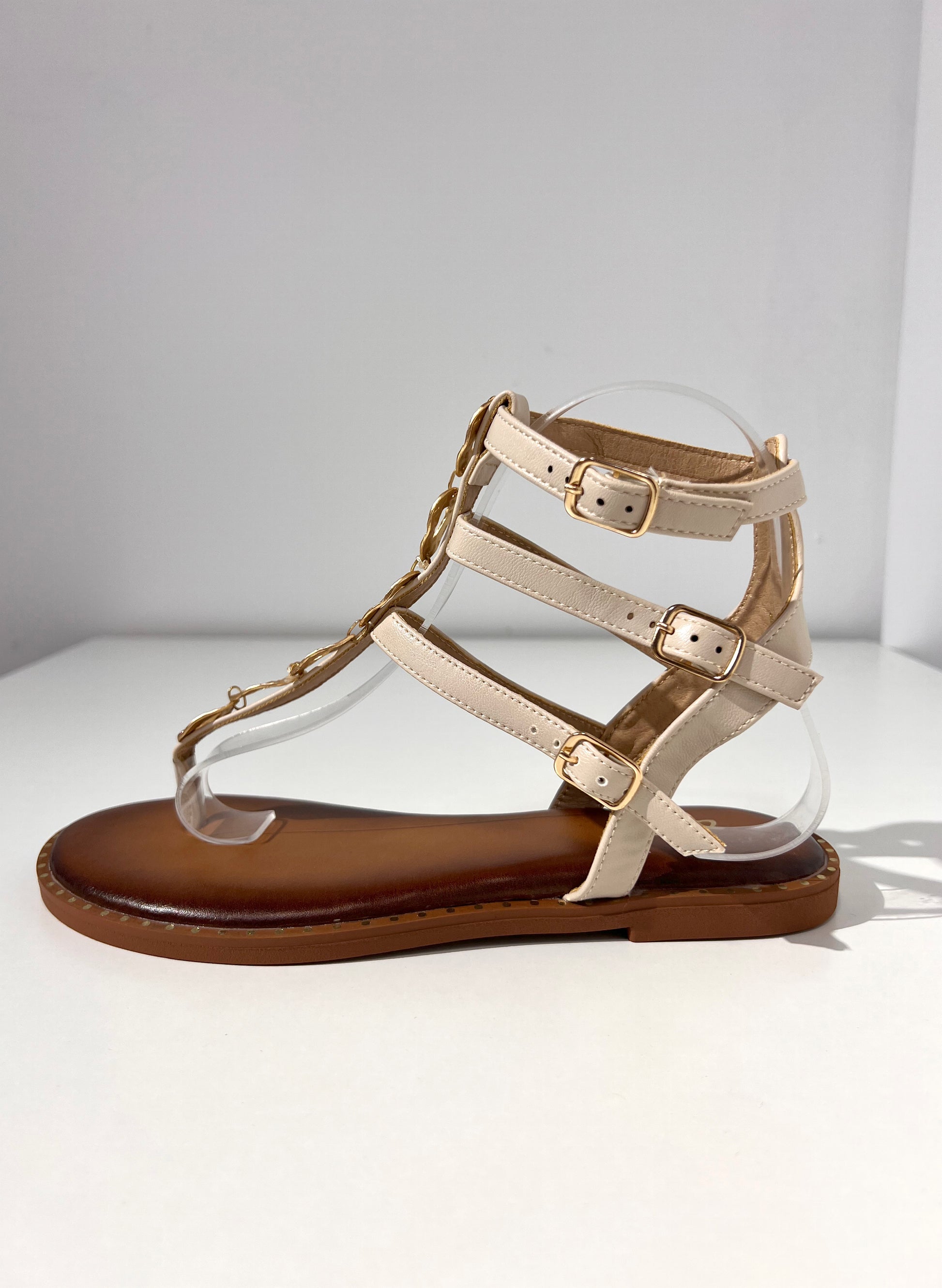 SANDALIA TROYA DETALLE DORADO BEIGE