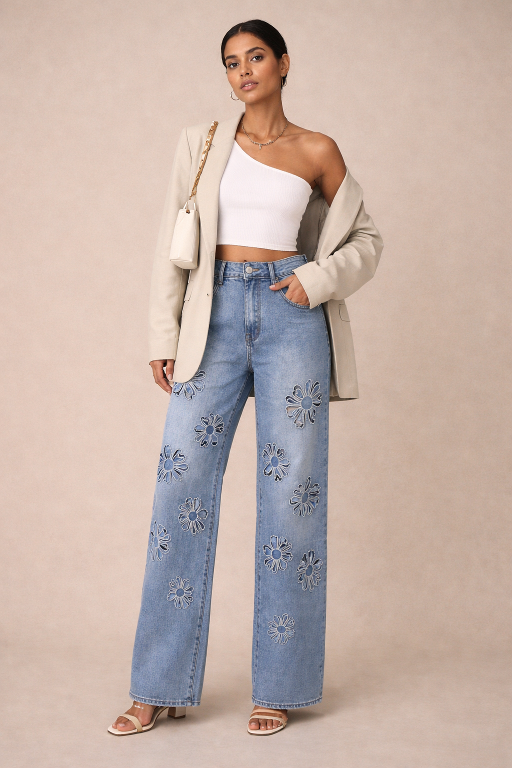 JEANS MIT WEITEM BEIN „FLOWER“