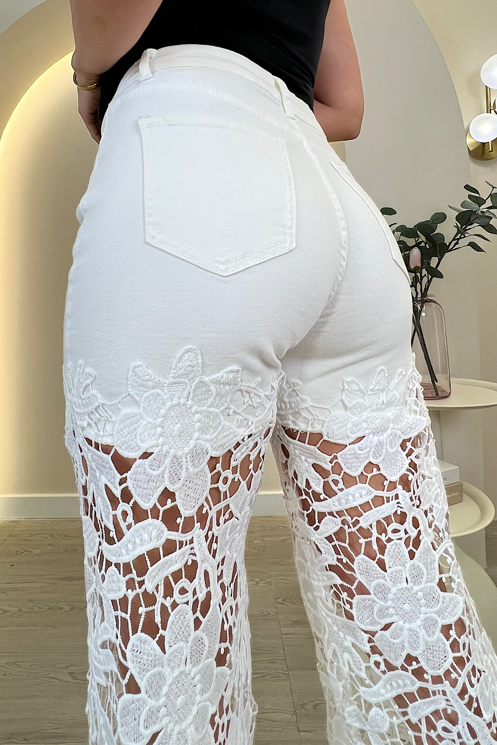 PANTALON VAQUERO CALADO FLORES