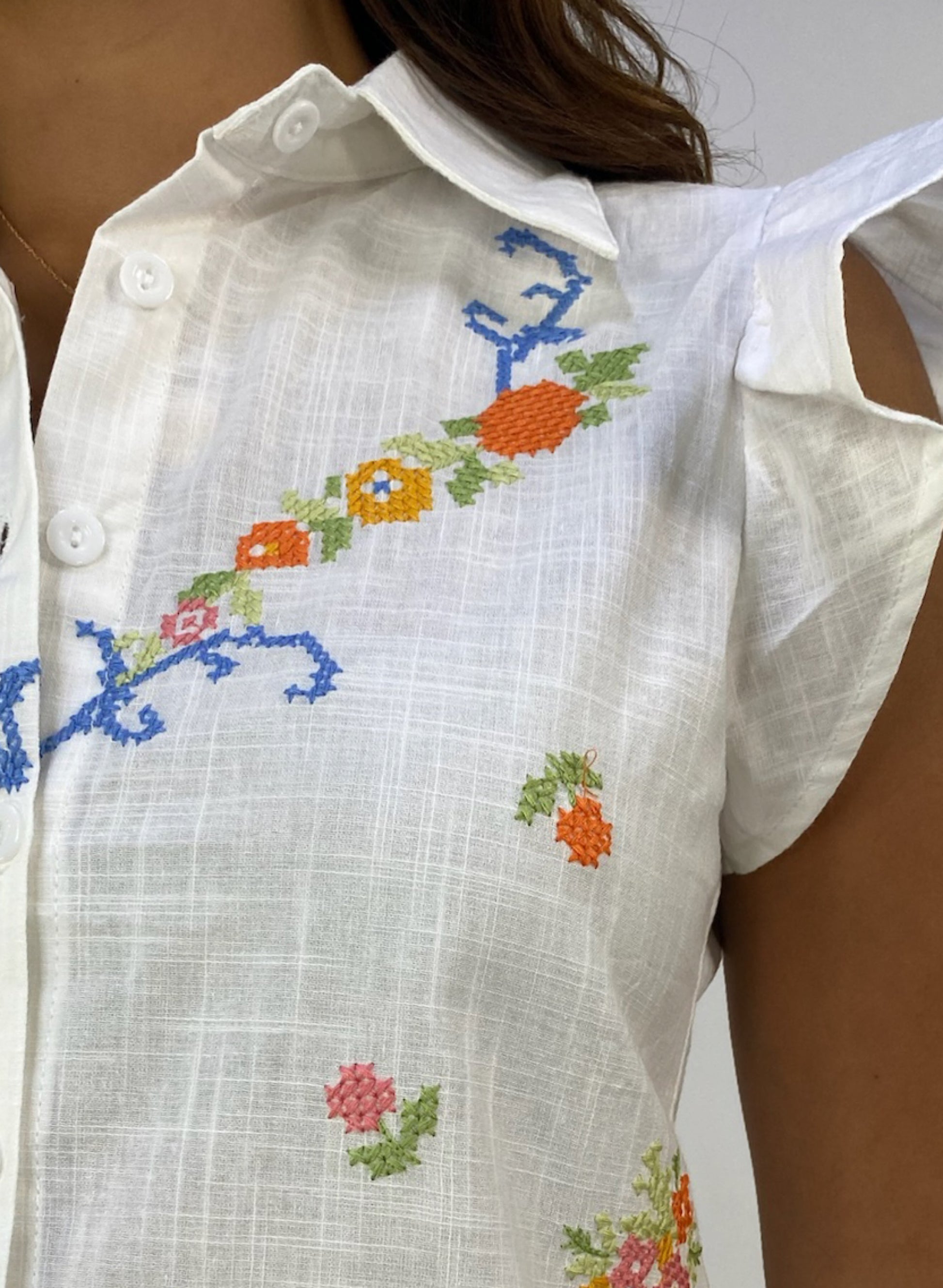 CAMISA FLORES PUNTO CRUZ