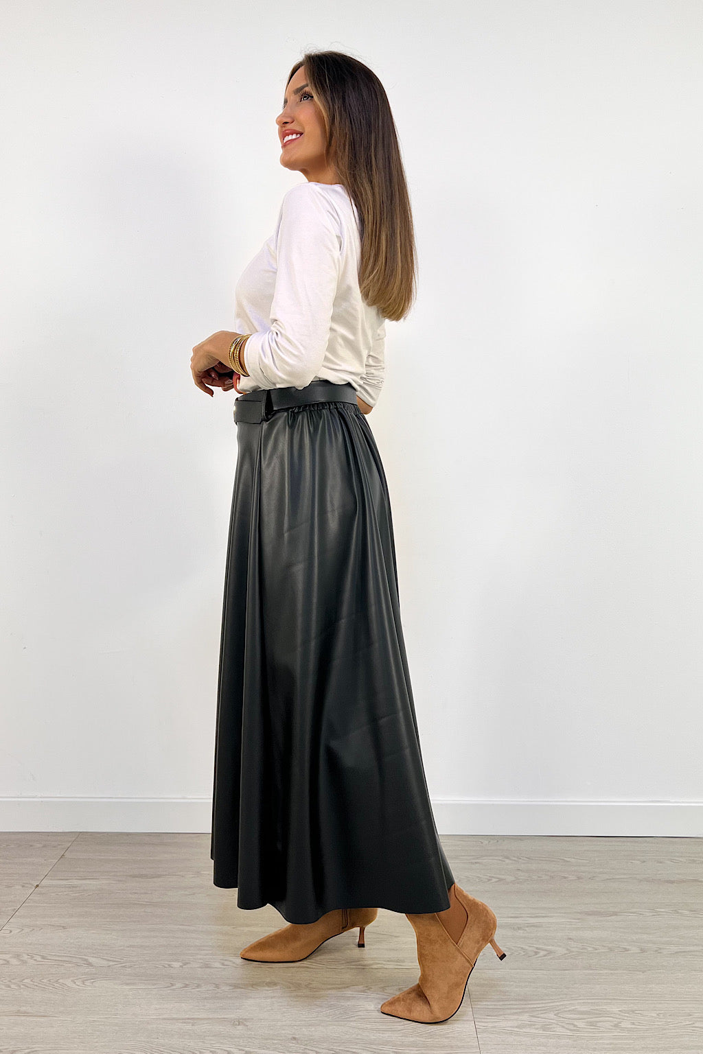 FALDA LARGA POLIPIEL CON CITURÓN