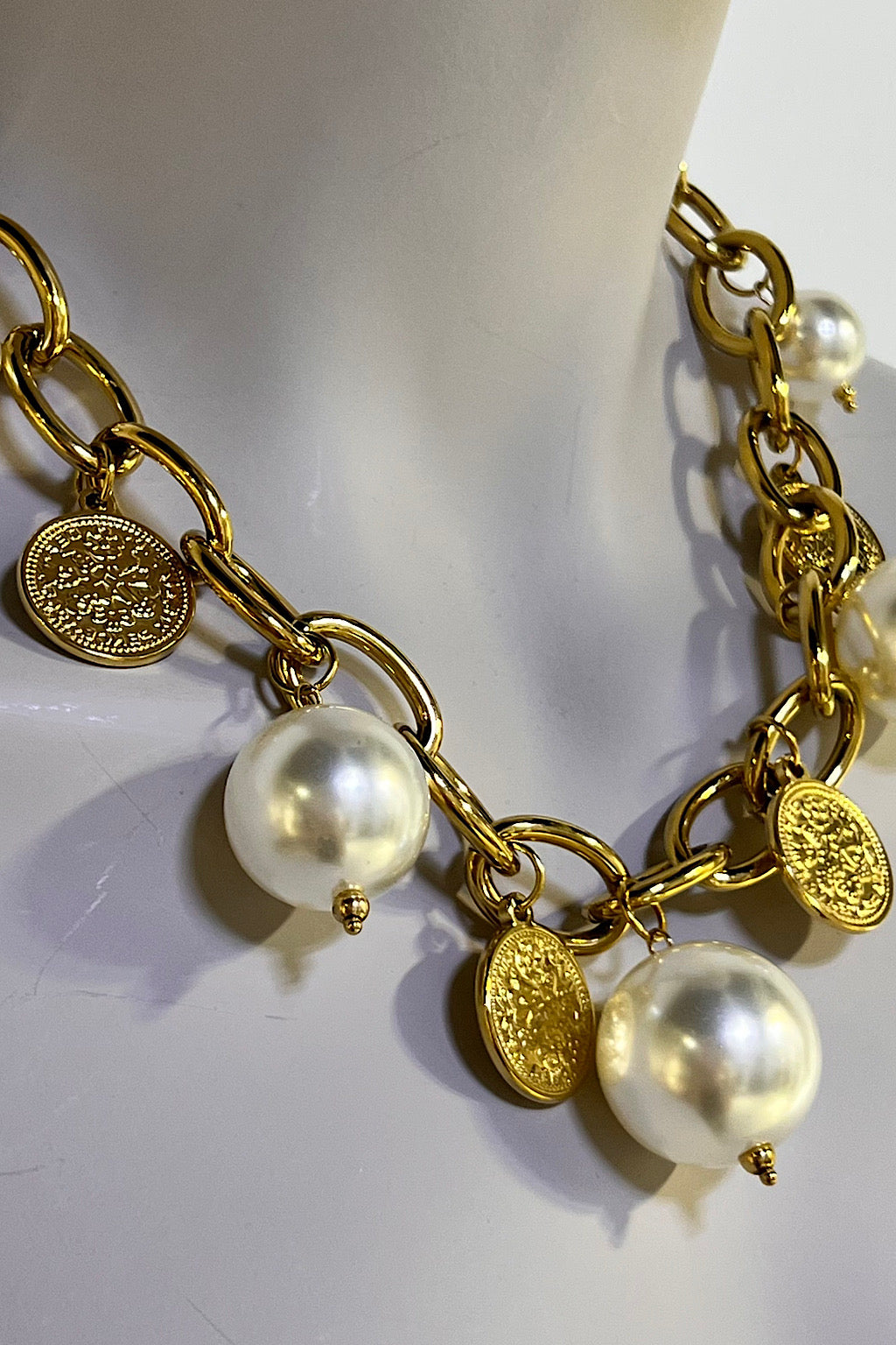 COLLAR PERLAS + MEDALLAS