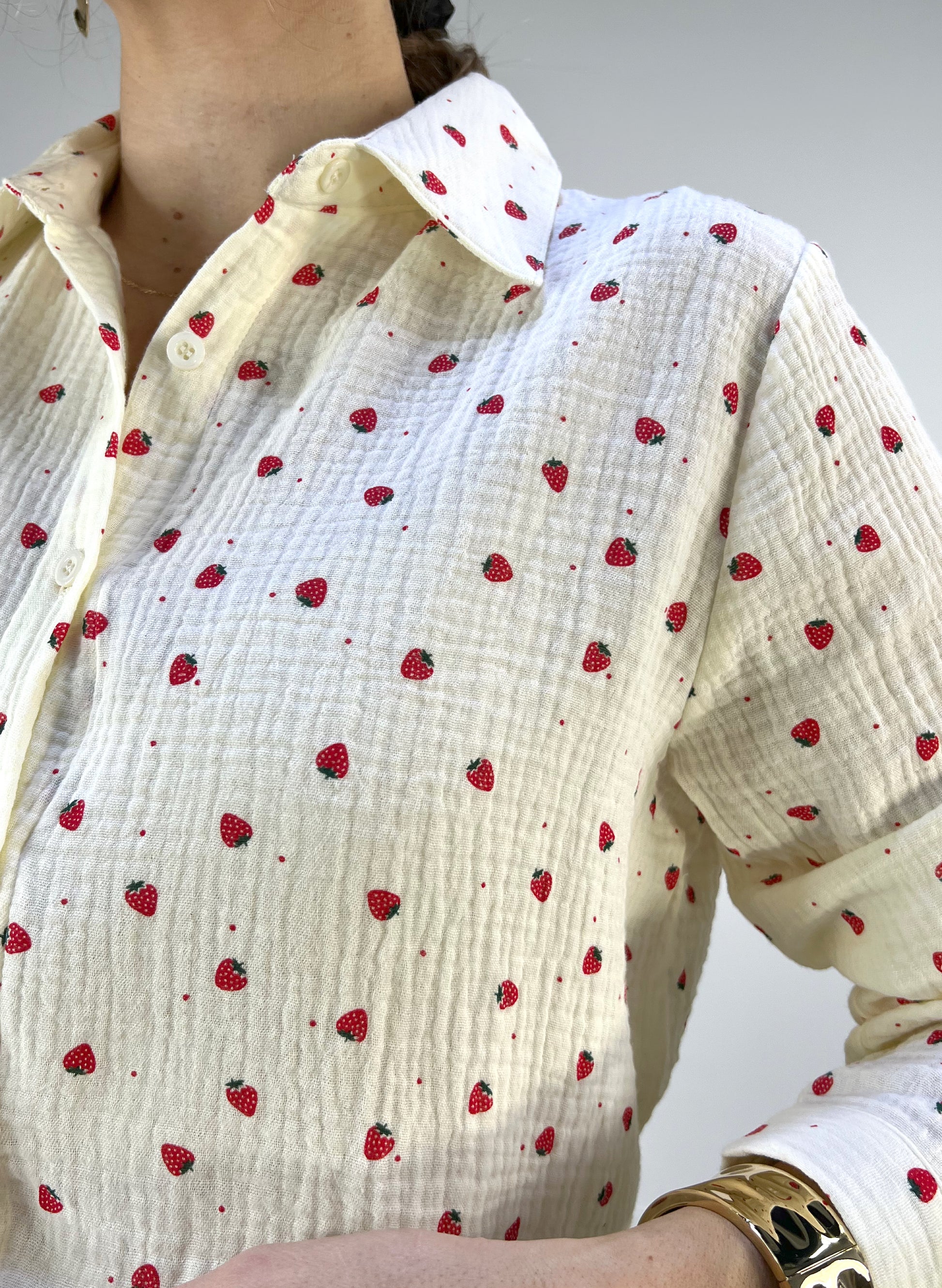 CAMISA ESTAMPADO FRESAS