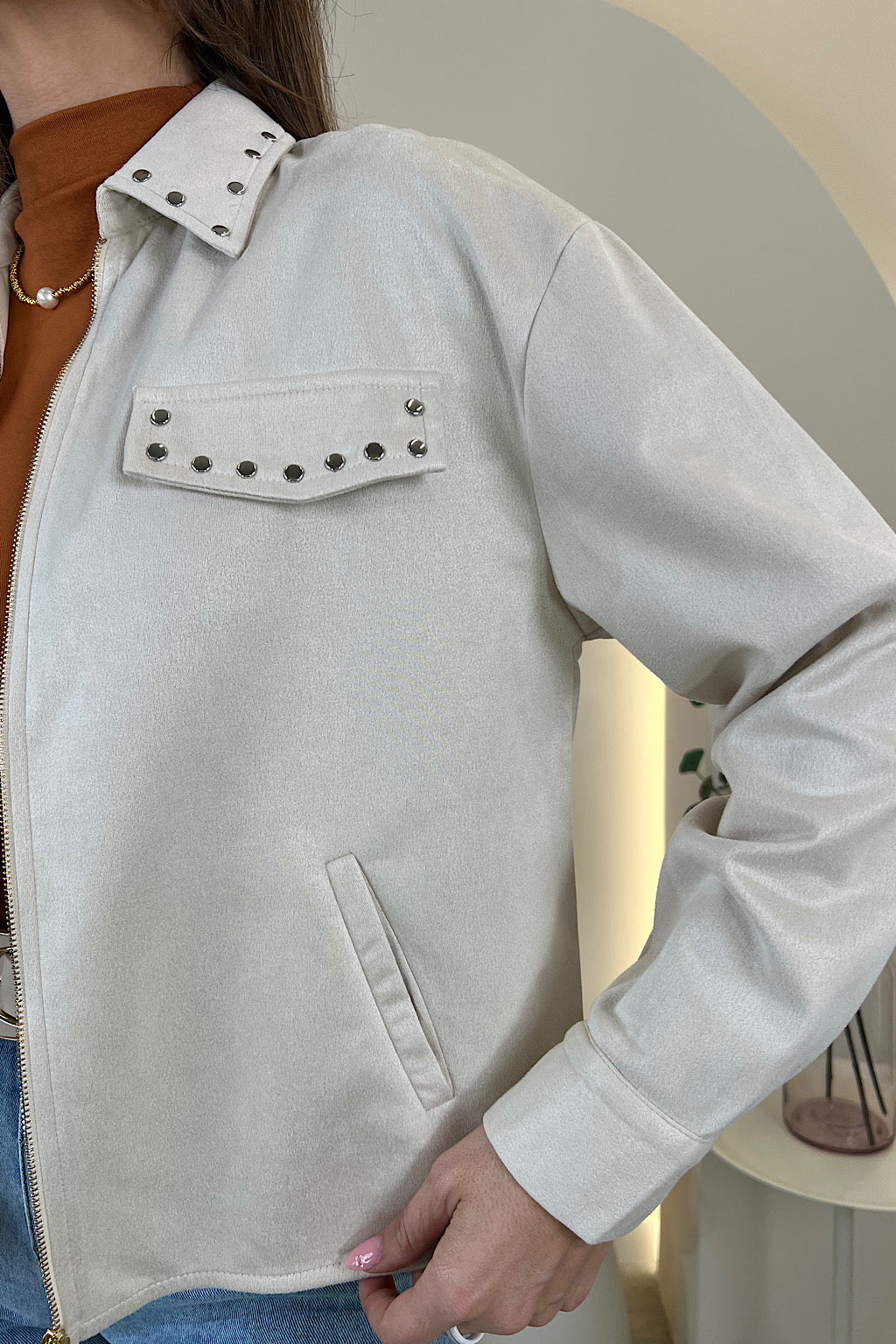 VELOURSJACKE MIT NIETEN