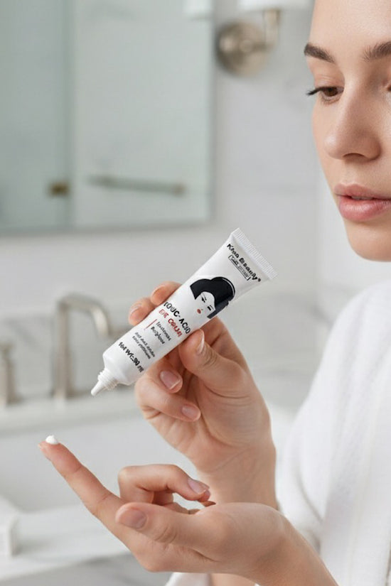 CONTORNO DE OJOS CON ÁCIDO KÓJICO