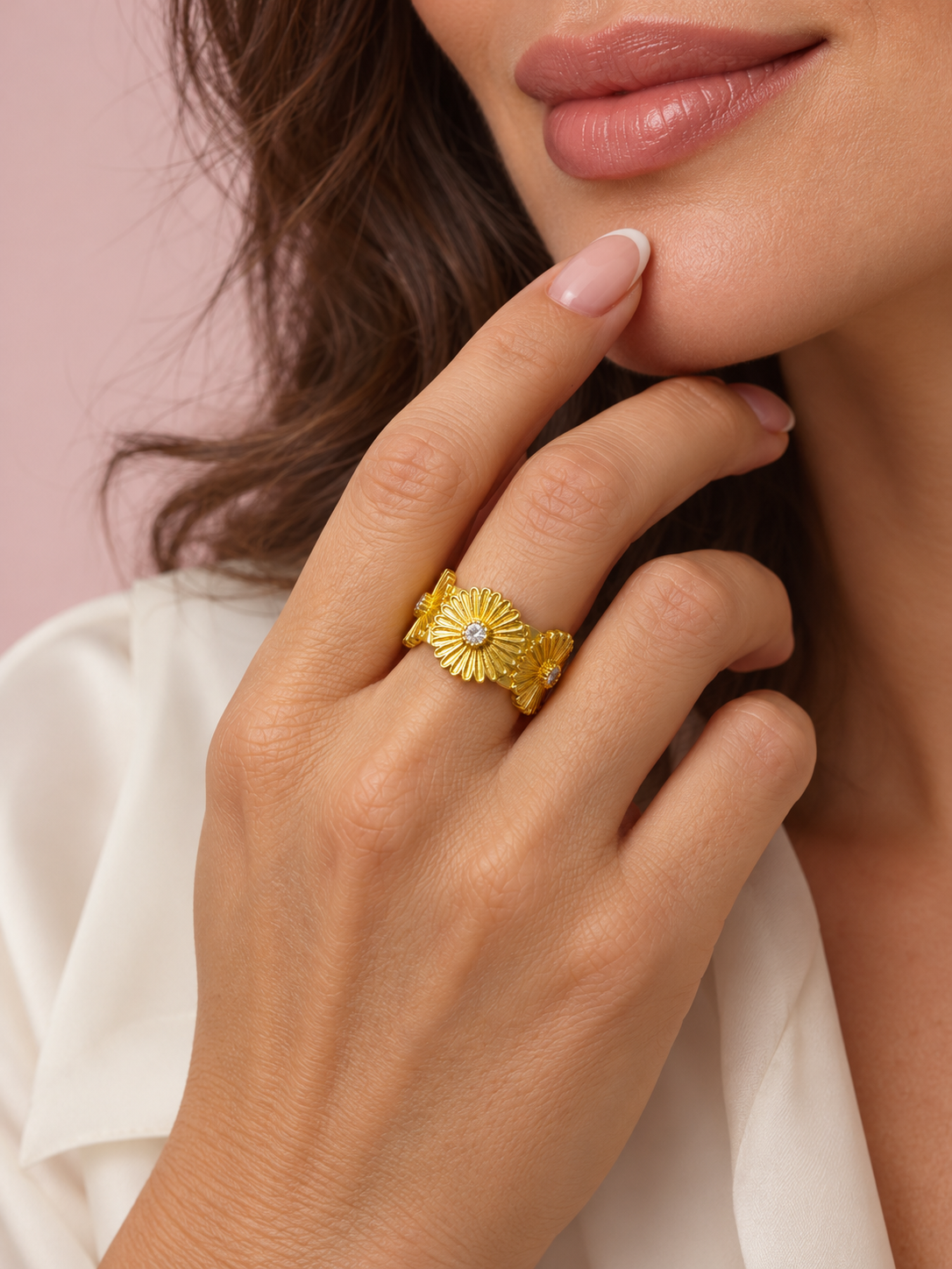 Anillo margaritas cristales en mano