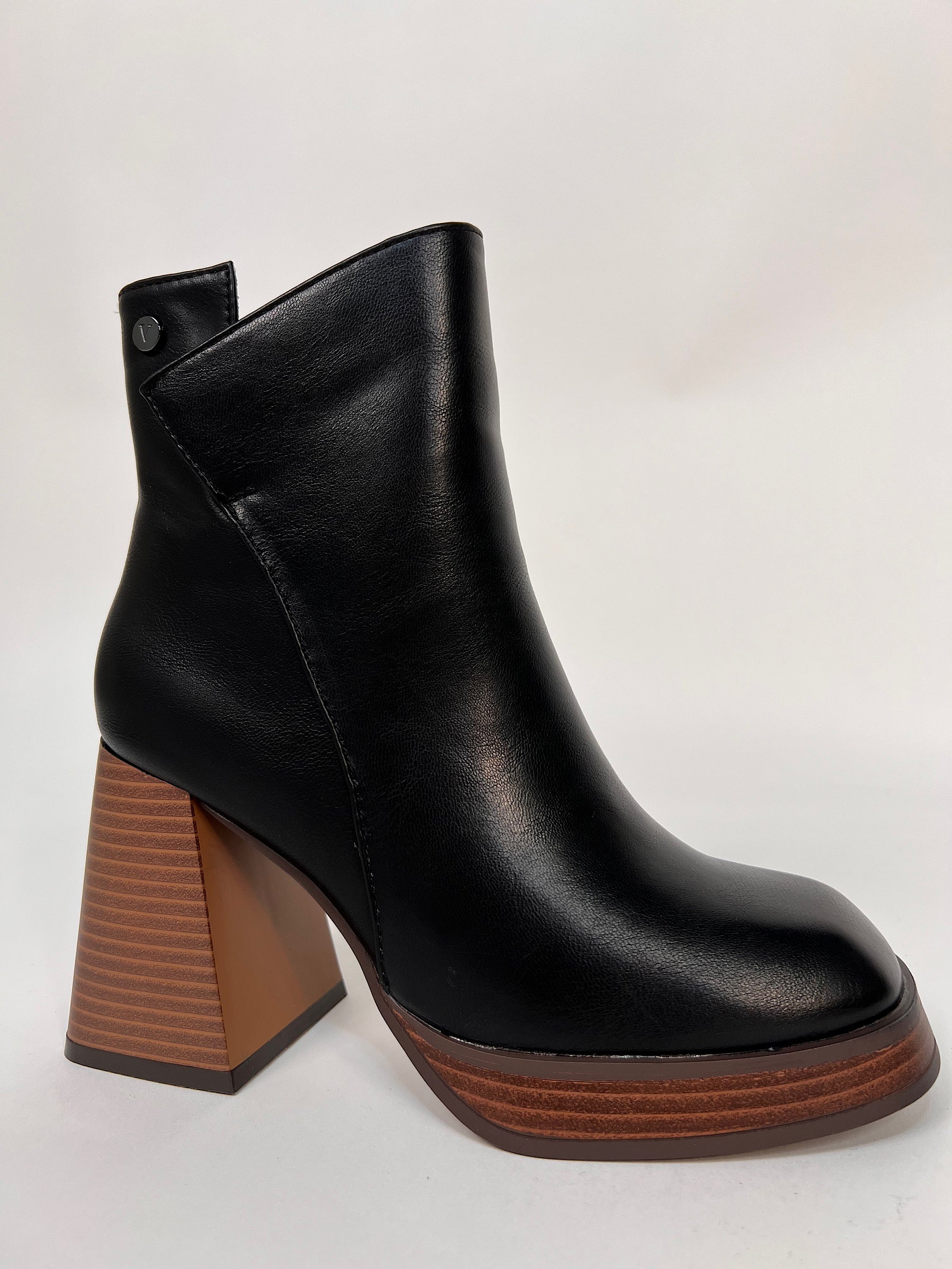 BOTIN BLACK TACON CUADRADO